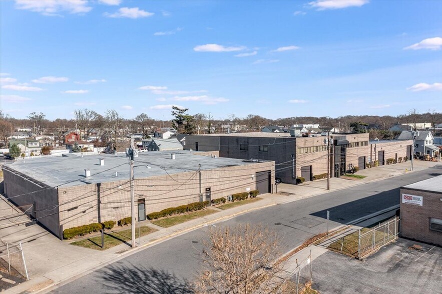 More Photos Of 22 Sprague Ave, Amityville Warehouse For Lease