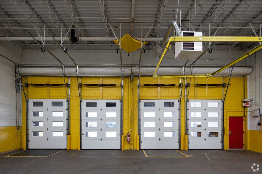 More Photos Of 202-206 Pegasus Ave, Northvale Warehouse For Lease