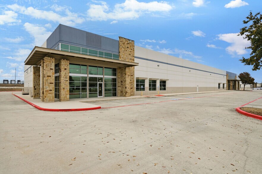 More Photos Of 5500 Mid Cities, Schertz Warehouse For Lease