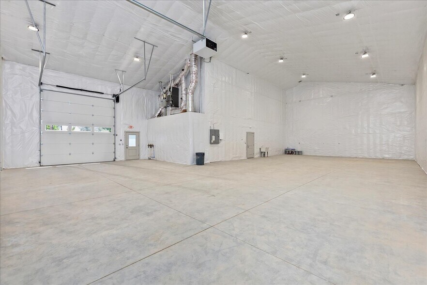 More Photos Of 225 N Happy Valley Rd, Nampa Warehouse For Lease