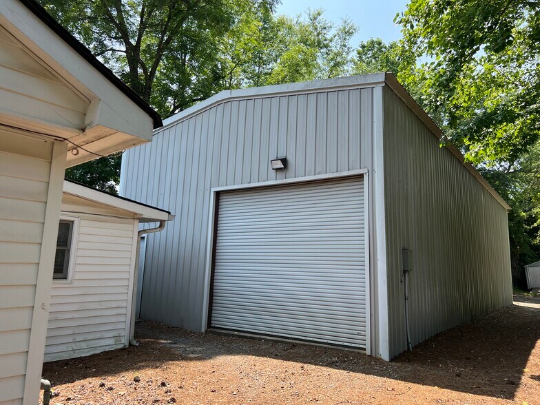 More Photos Of 770 Dobbs Rd, Woodstock Showroom For Sale