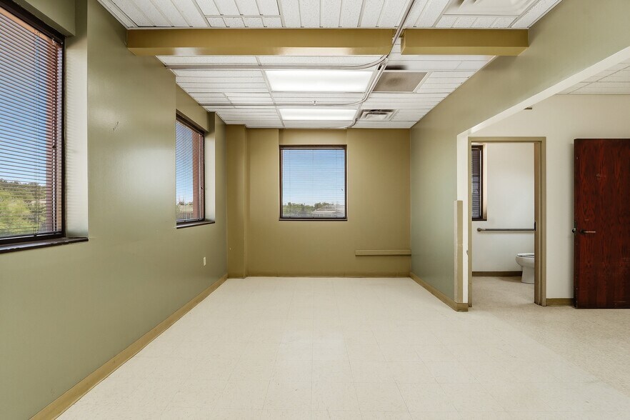 More Photos Of 2400 Trawood Dr, El Paso Medical For Lease