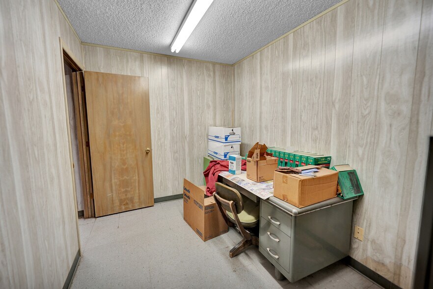 More Photos Of 501 Hillcrest Ave, Odessa Warehouse For Sale