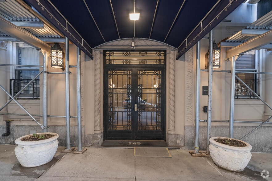 More Photos Of 2721-2729 Broadway, New York Apartments For Lease