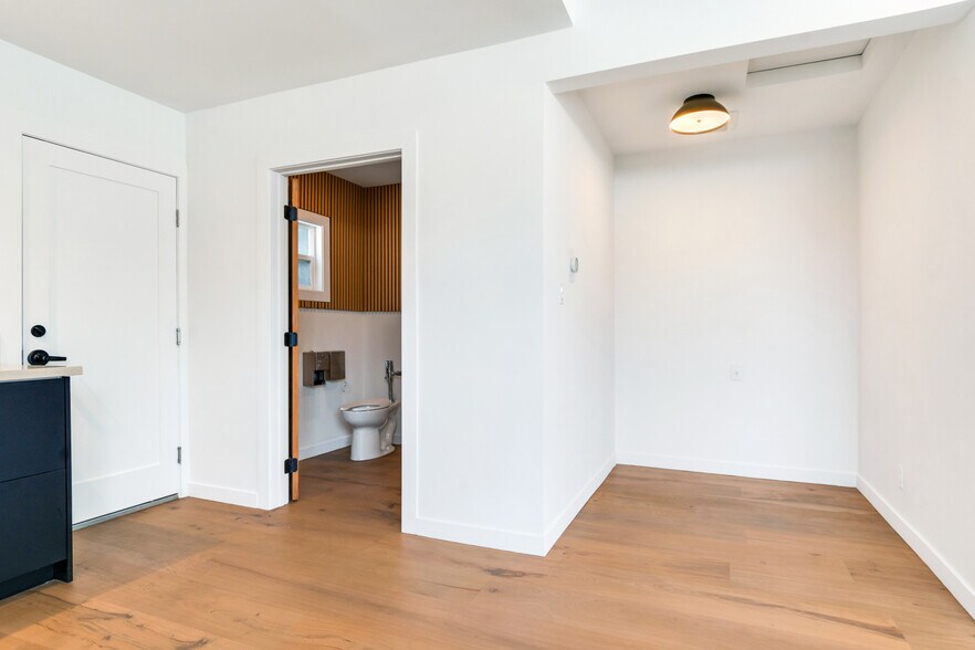 More Photos Of 768 N Avenue 50, Los Angeles Storefront Retail Office For Sale