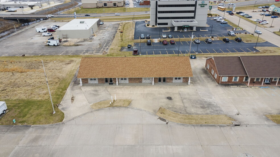 More Photos Of 2437 Myra Dr, Cape Girardeau Office For Sale