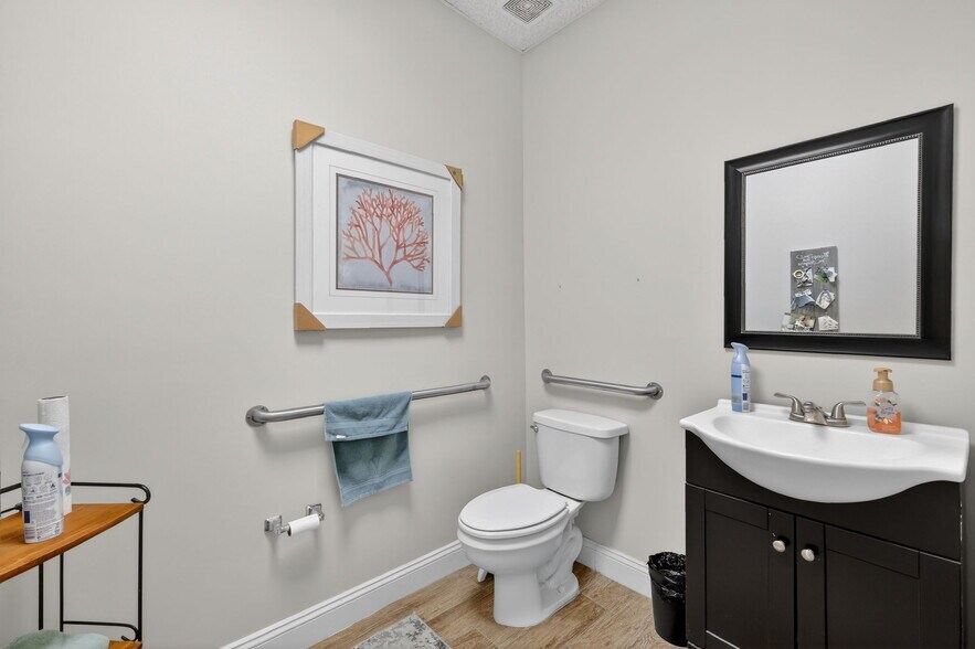 More Photos Of 103 N Main St, Wildwood Storefront For Sale