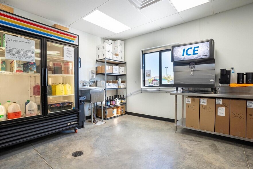 More Photos Of 330 NW John Jones Dr, Burleson General Retail For Sale