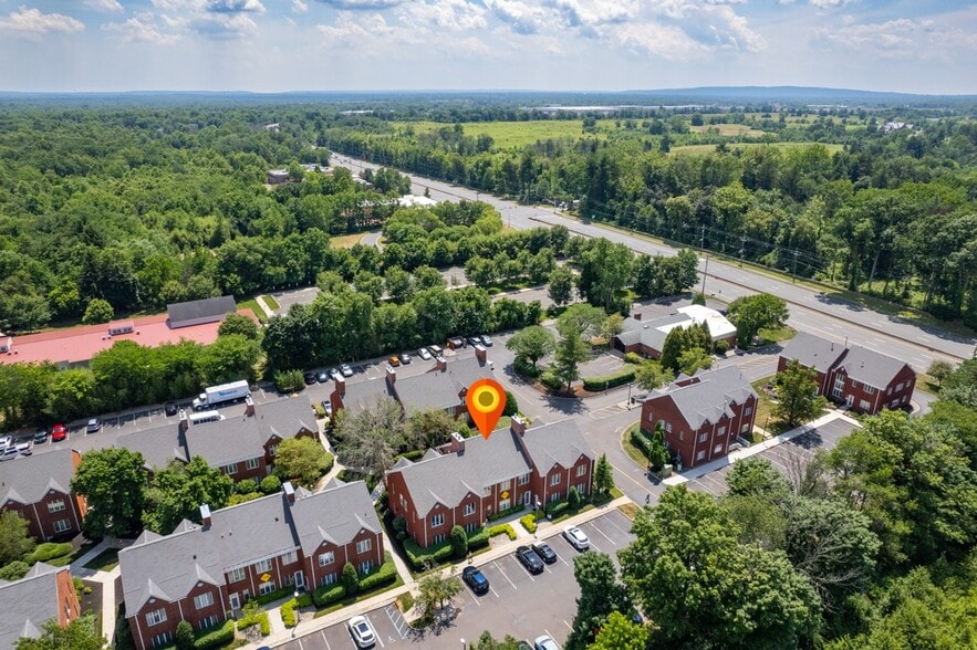 More Photos Of 821-824 Courtyard Dr, Hillsborough Office For Lease