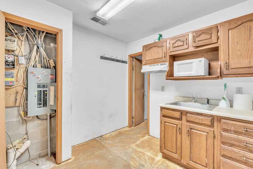 More Photos Of 274 Monroe Ave, New Martinsville Freestanding For Sale