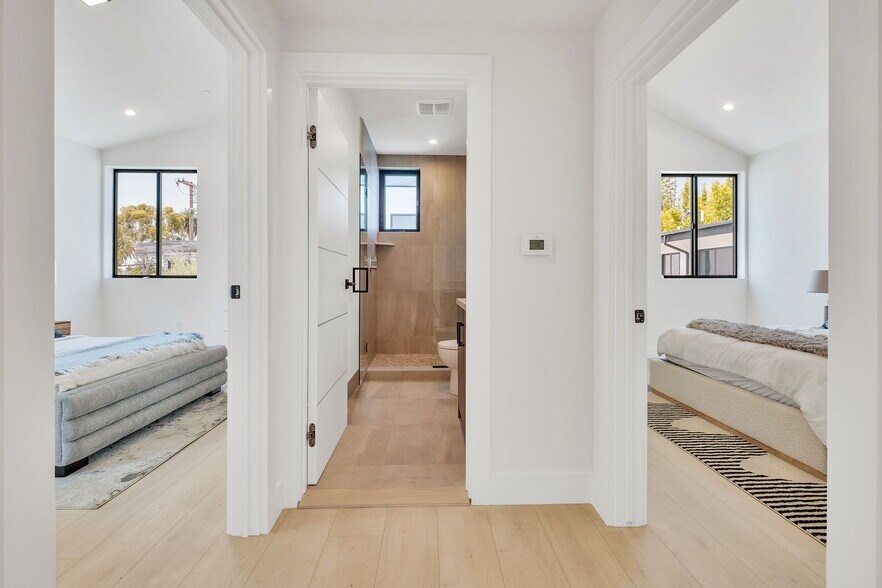 More Photos Of 337 6th Ave, Venice Apartments For Sale