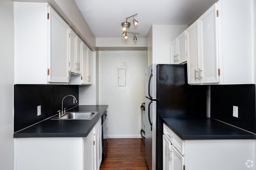 More Photos Of 2020 SW Salmon St, Portland Apartments For Sale