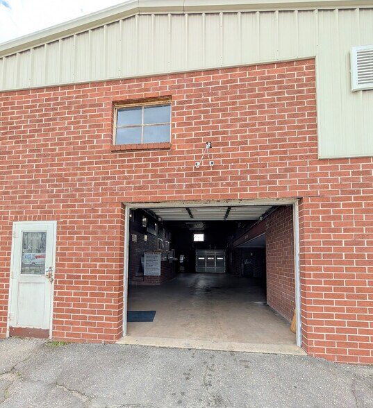 More Photos Of 4453 Broadway, Macon-Bibb Distribution For Lease