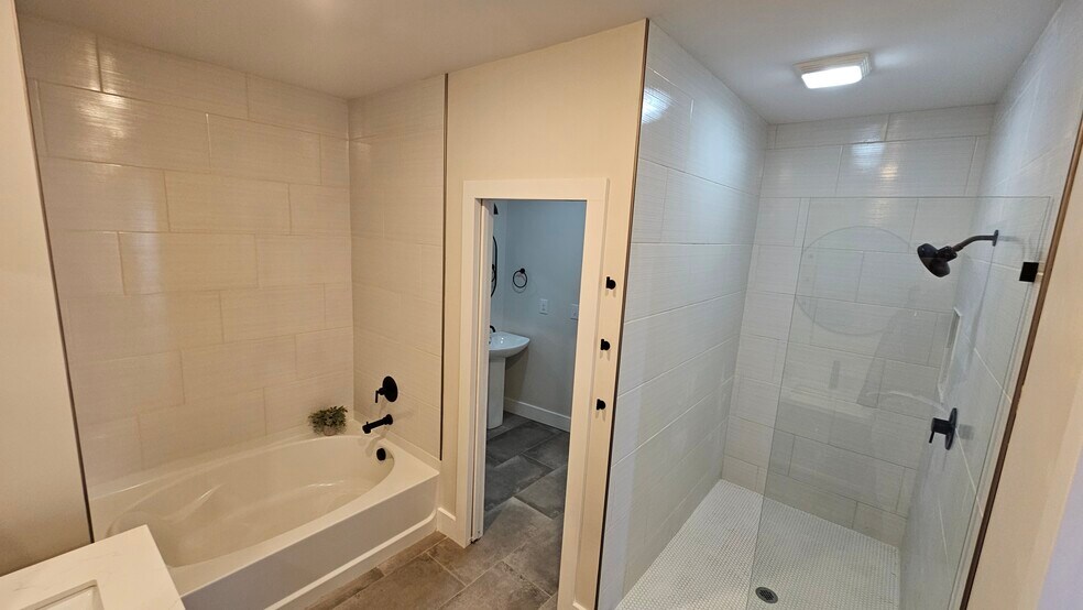 More Photos Of 22 S Main St, Miamisburg Storefront Retail Residential For Lease