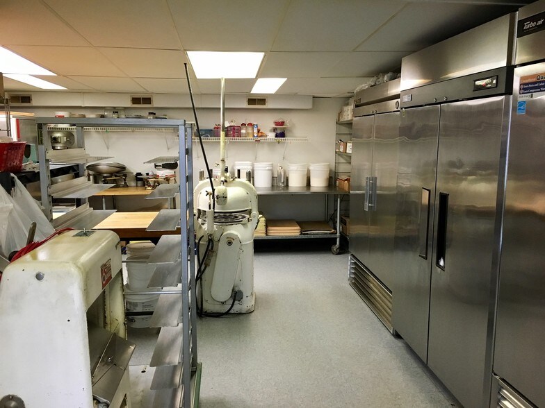 More Photos Of 1319 Birch St, Eau Claire Freestanding For Sale