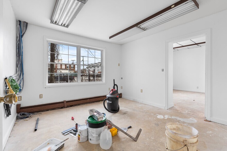 More Photos Of 76 Maple St, Manchester Office For Sale