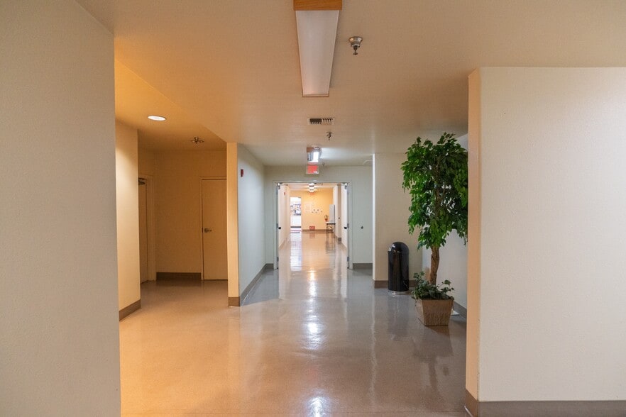 More Photos Of 401 Lesher Dr, Merced Office Residential For Lease