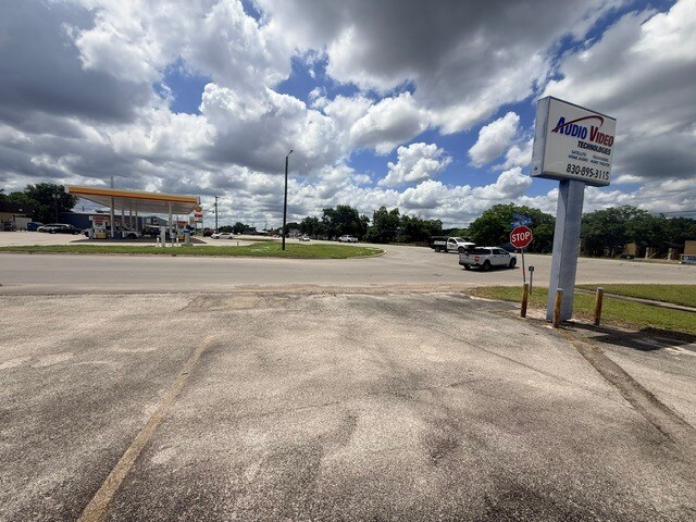 More Photos Of 1700 W Junction Hwy, Kerrville Freestanding For Lease