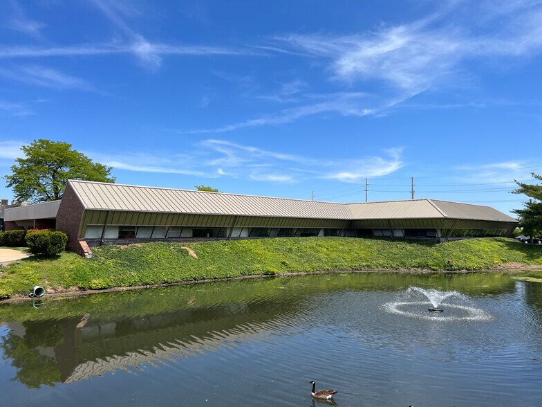 More Photos Of 1181 Corporate Lake Dr, Creve Coeur Office For Sale