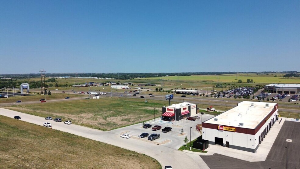 More Photos Of 5511 Tree Top Ln, Bismarck Freestanding For Sale