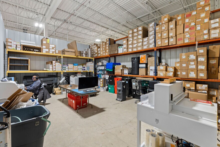 More Photos Of 3131 W Bolt St, Fort Worth Warehouse For Lease