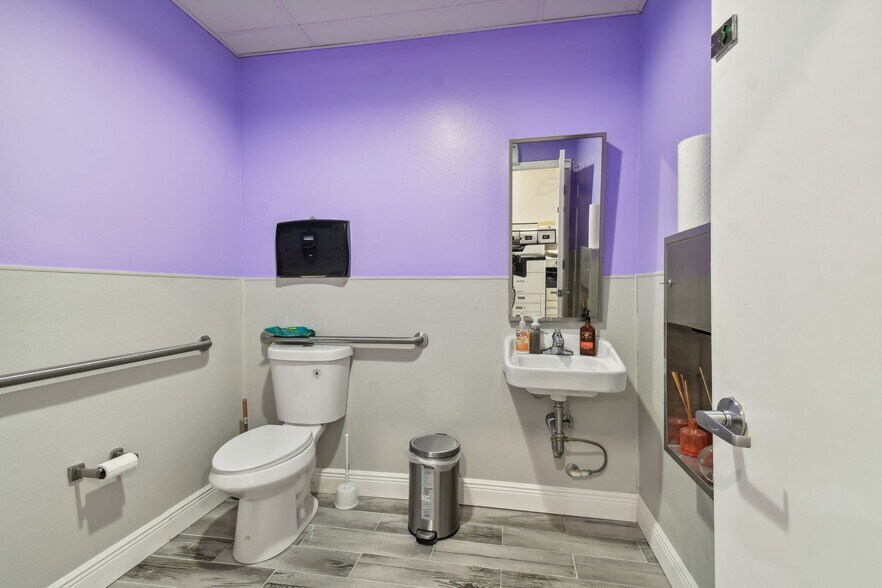 More Photos Of 6520 US Highway 301, Riverview General Retail For Sale