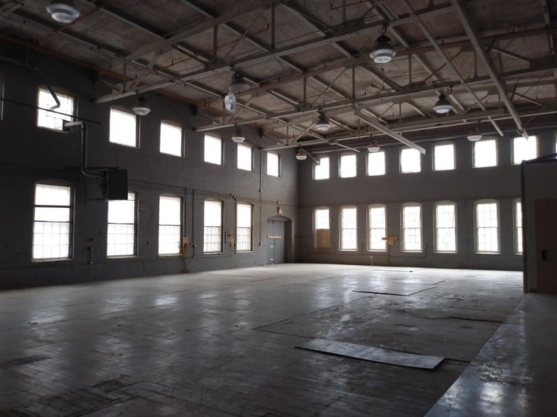 More Photos Of 12 Baltic Ln, Fitchburg Manufacturing For Lease