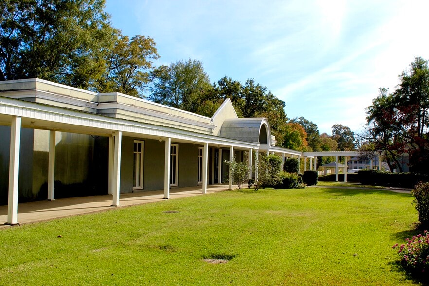 More Photos Of 2005 N Country Club Dr, Montgomery Schools For Sale