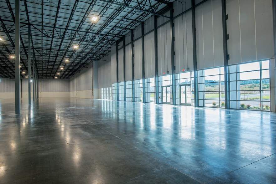 More Photos Of 120 Velocity Way, Shepherdsville Distribution For Lease