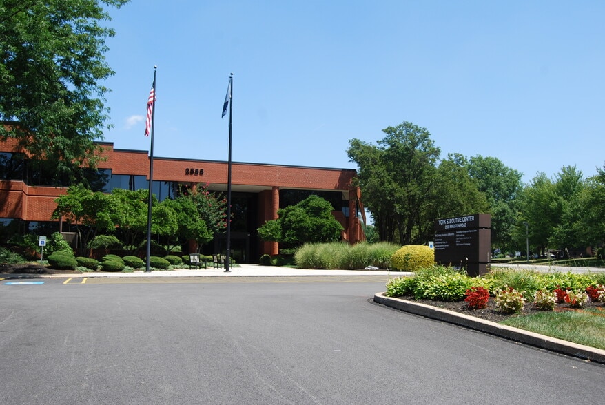 More Photos Of 2555 Kingston Rd, York Office For Lease