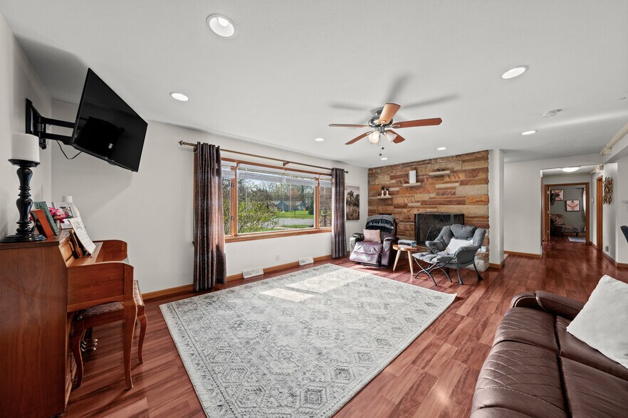 More Photos Of 327 S Miller Rd, Fairlawn Assisted Living For Sale
