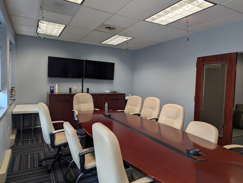 More Photos Of 2678 South Rd, Poughkeepsie Office For Lease