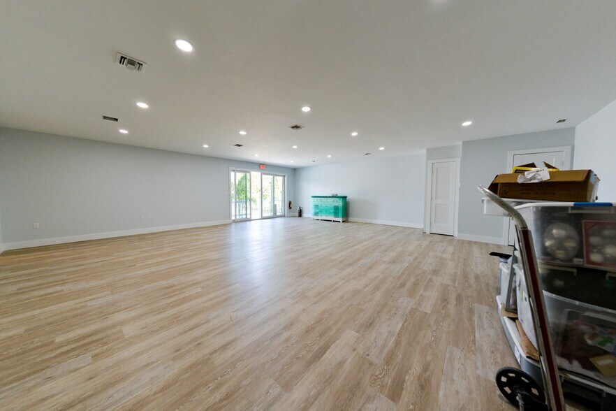 More Photos Of 6035 Estero Blvd, Fort Myers Office For Lease