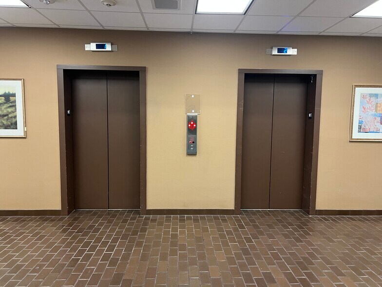 More Photos Of 3400 Avenue H, Rosenberg Office For Sale