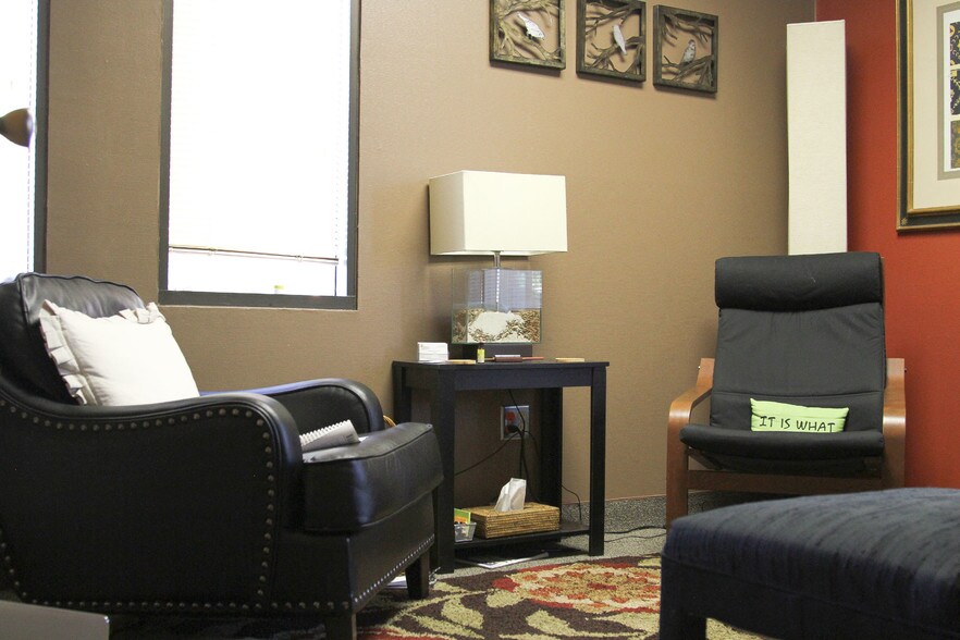 More Photos Of 1652 Greenview Dr SW, Rochester Office For Lease