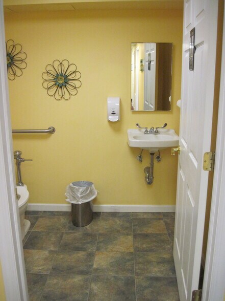 More Photos Of 50 Hempstead Ave, Lynbrook Medical For Sale