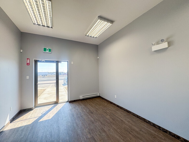 More Photos Of 9 Zack Rd, Berry Mills Industrial For Lease