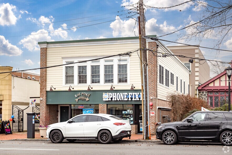More Photos Of 328 Main St, Huntington Storefront Retail Office For Lease
