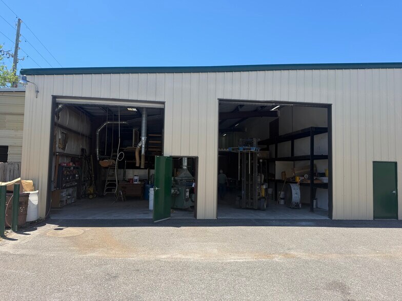 More Photos Of 12755 N 60th St, Clearwater Warehouse For Lease