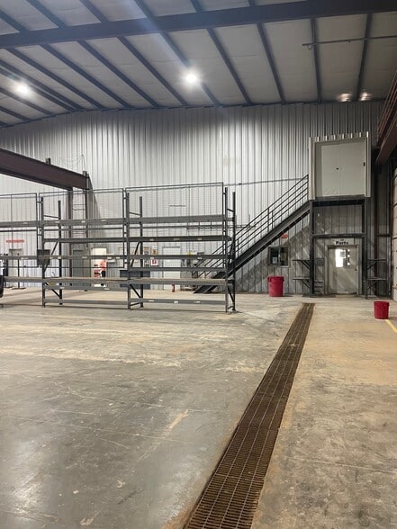 More Photos Of 2818 FM 1212, Stanton Manufacturing For Sale