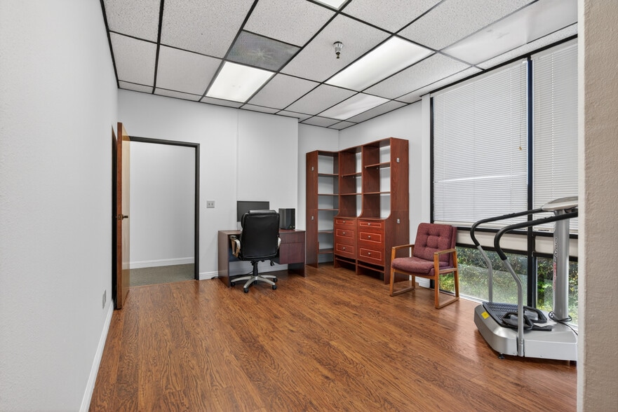 More Photos Of 4125 Market St, Ventura Light Manufacturing For Sale