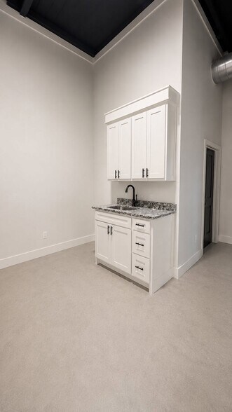 More Photos Of 3825 Quanah Hill Rd, Weatherford Flex For Lease