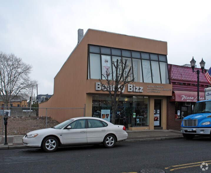 Primary Photo Of 534 Broadway, Bayonne Storefront For Lease