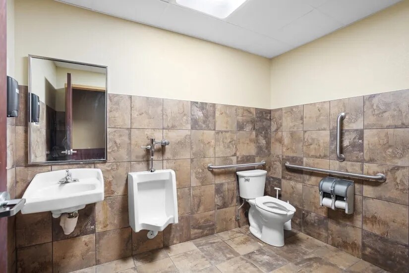 More Photos Of 1250 4th Ave NW, Minot Storefront For Sale