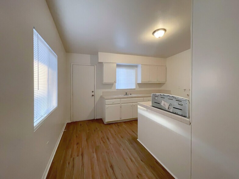 More Photos Of 44817 Redwood Ave, Lancaster Multifamily For Sale