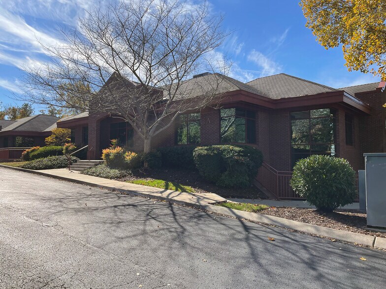 More Photos Of 213 Overlook Cir, Brentwood Office For Lease