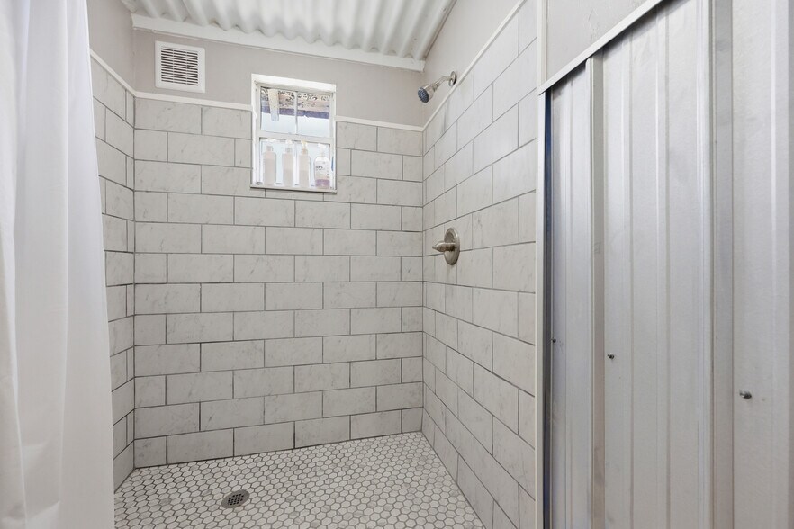 More Photos Of 505 3rd St, Cedar Key Restaurant For Sale