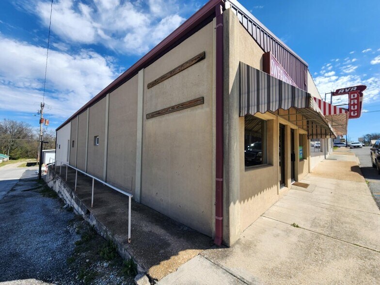More Photos Of 132 W Washington Ave, Ava Medical For Sale