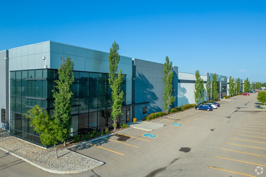 More Photos Of 1839 120 Av NE, Calgary Service For Lease