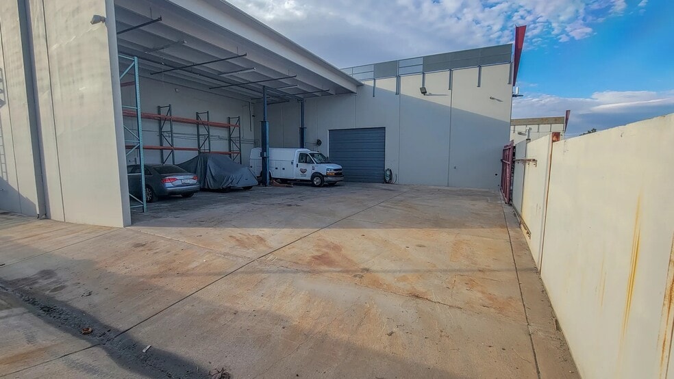 More Photos Of 1913 N Rosemont, Mesa Warehouse For Sale